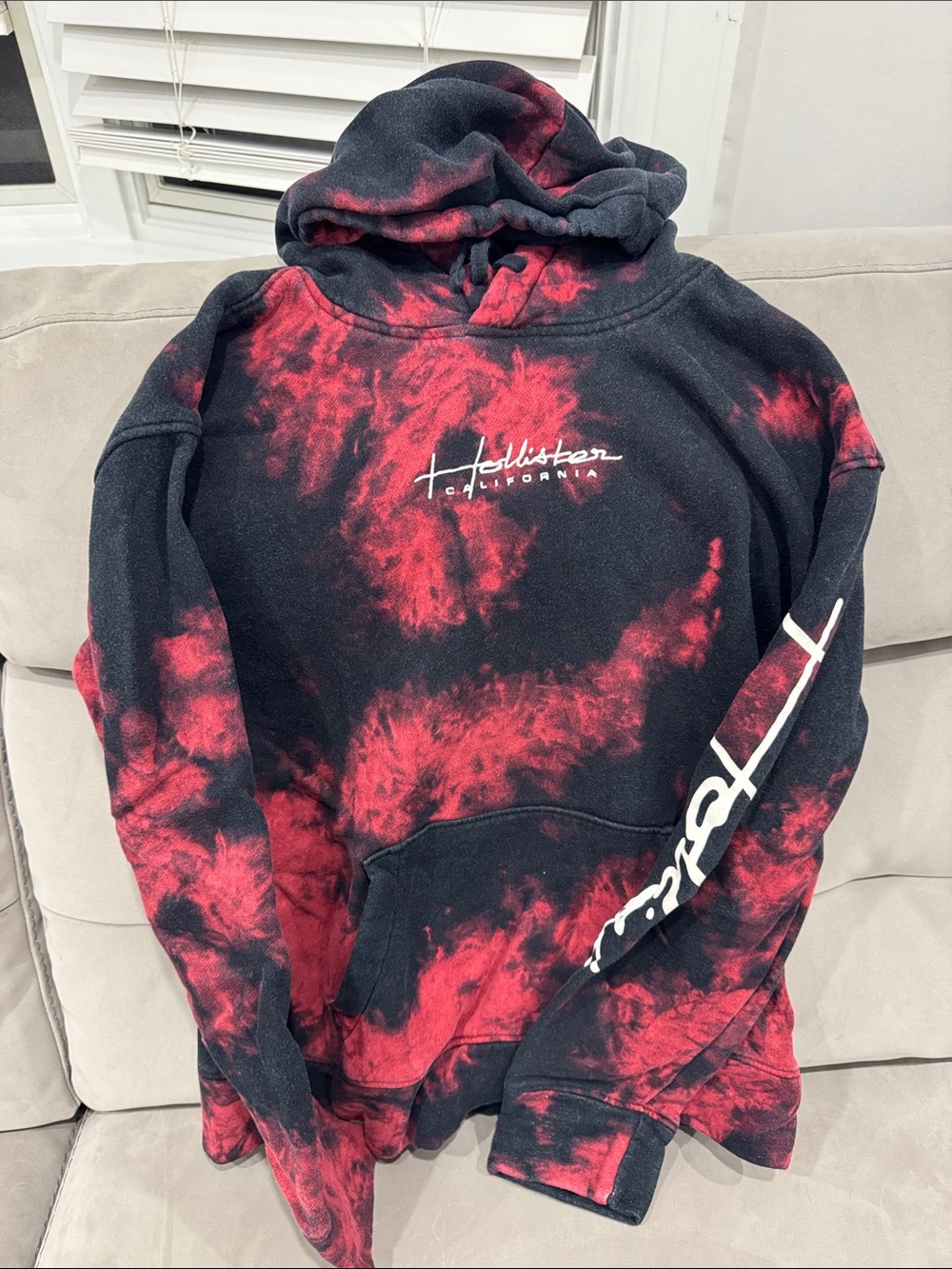 Hollister Men’s Black & Red Tie-Dye Crewneck Hoodie